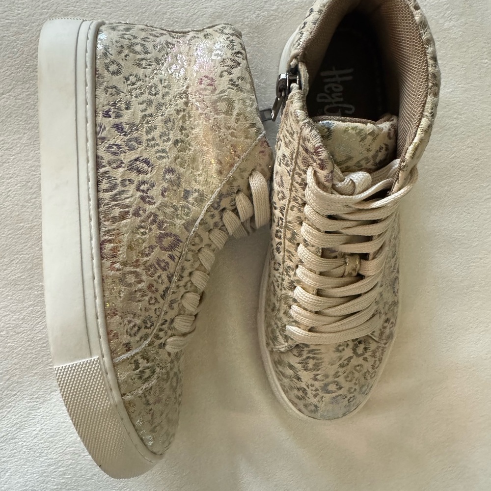 Hey Girl by Corkys Iridescent Animal Print High Top Size 6